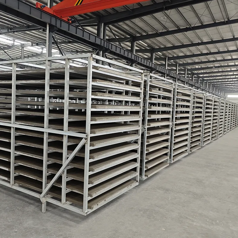 Композитная неорганическая плита с сердечником из вакуумной теплоизоляции на основе остеклованных микросфер.1